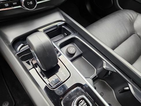 Certified 2025 Volvo XC60 B5 Plus AWD/4WD image 24
