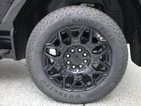 Used 2025 GMC Hummer EV 2X w/ LPO, Dark Essentials Package AWD/4WD image 7