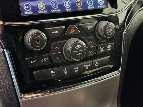 Certified 2021 Jeep Grand Cherokee Limited w/ Luxury Group II image 23