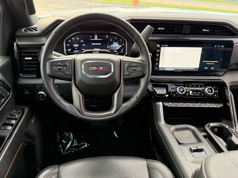 Used 2024 GMC Sierra 2500 AT4 w/ AT4 Premium Plus Package AWD/4WD image 17