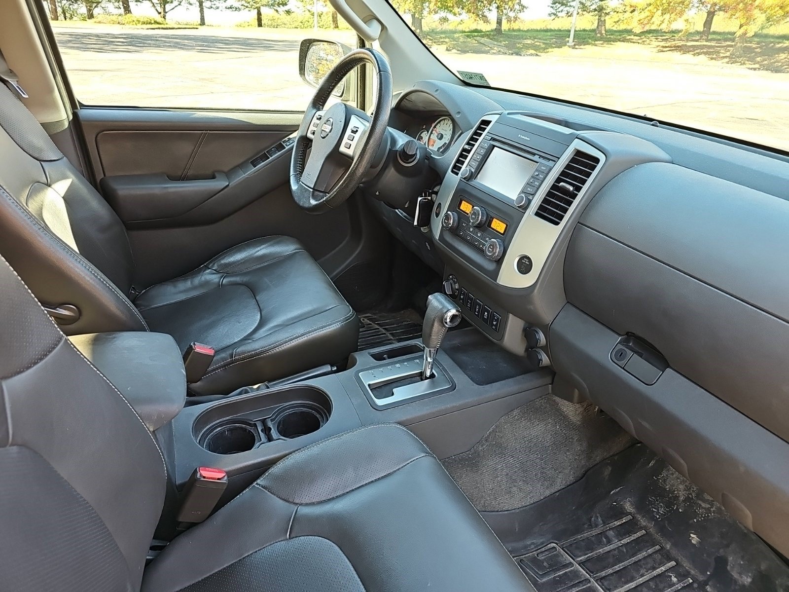Used 2013 Nissan Frontier PRO-4X w/ Pro-4x Luxury Pkg AWD/4WD image 10