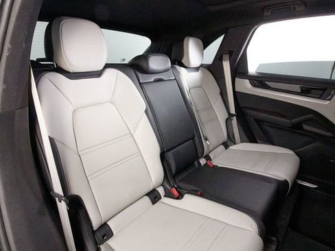 Used 2024 Porsche Cayenne AWD/4WD image 20