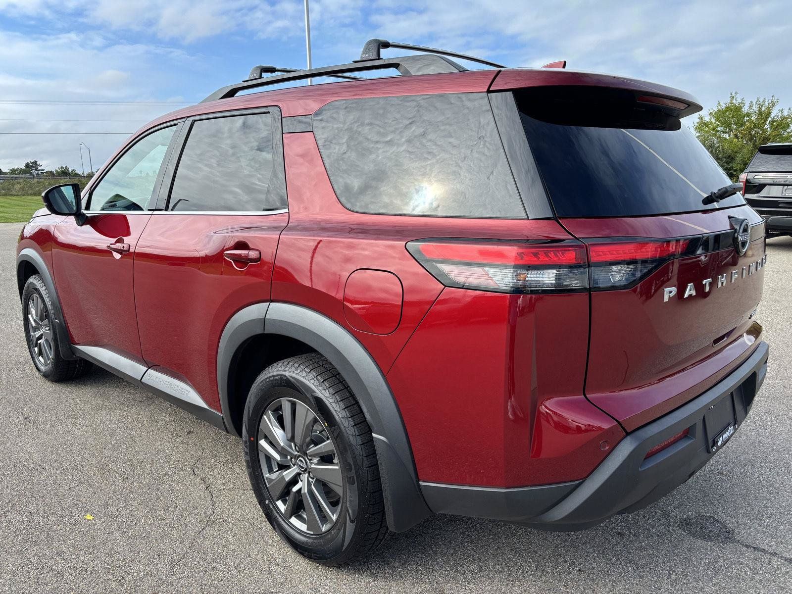 Used 2024 Nissan Pathfinder SV w/ Lighting Package (N92) AWD/4WD image 3
