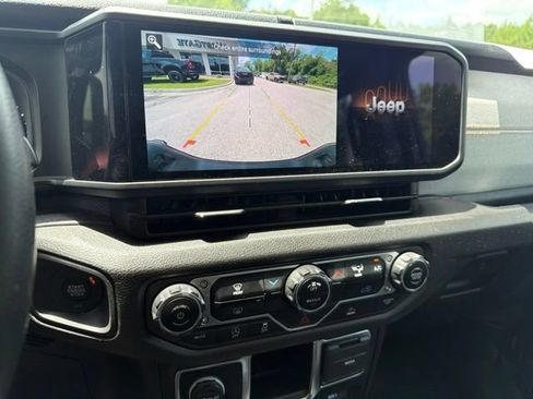 Used 2024 Jeep Gladiator Sport AWD/4WD image 28
