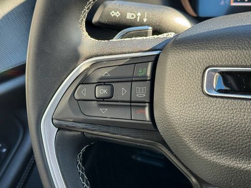 Used 2025 Jeep Grand Cherokee Laredo X image 25