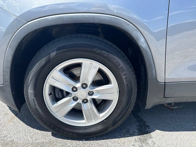 Used 2020 Chevrolet Trax LT w/ LT Convenience Package FWD image 4
