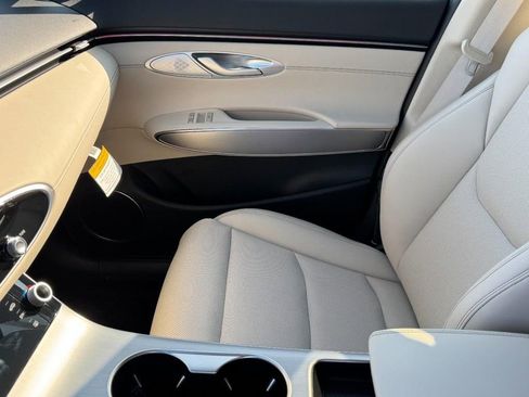 New 2026 Genesis GV70 2.5T Select image 9