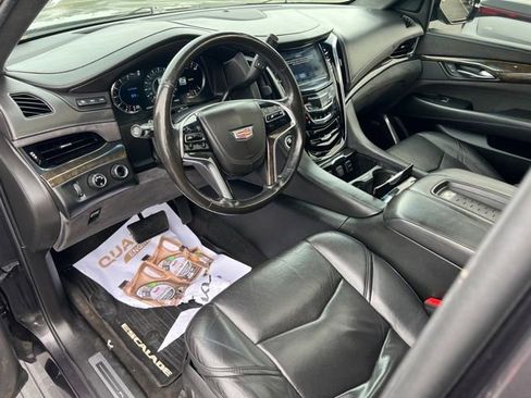 Used 2017 Cadillac Escalade Platinum AWD/4WD image 13