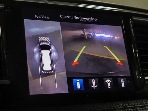 Used 2019 Chrysler Pacifica Limited w/ Advanced Safetytec Group FWD image 26