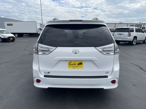 Used 2019 Toyota Sienna SE w/ SE Preferred Package AWD/4WD image 7