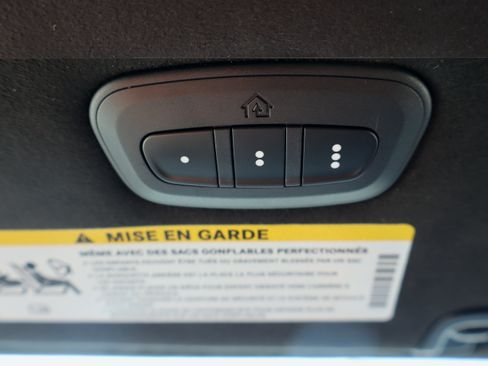 Used 2025 Chrysler Pacifica Pinnacle FWD image 30