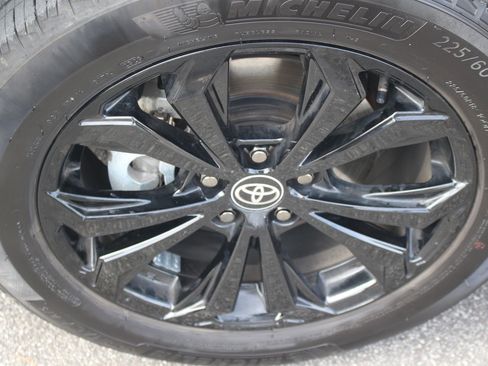 Used 2023 Toyota RAV4 SE image 14