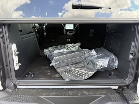New 2026 Ford Bronco Badlands AWD/4WD image 9