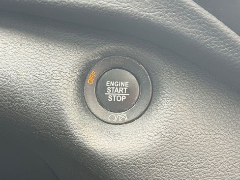 Used 2019 Jeep Cherokee Limited image 26