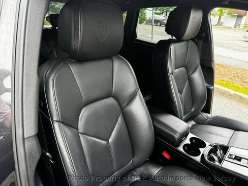 Used 2022 Porsche Macan AWD/4WD image 20