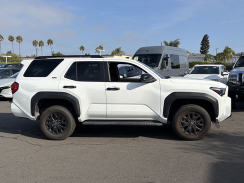 Certified 2025 Toyota 4Runner SR5 AWD/4WD image 2