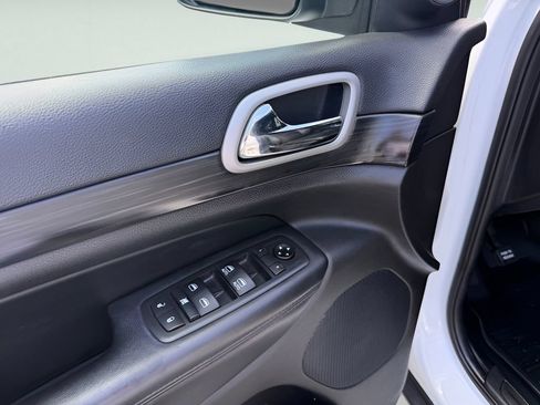 Used 2020 Jeep Grand Cherokee Laredo w/ Quick Order Package 2BN North AWD/4WD image 19