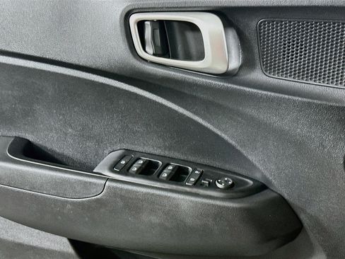 Used 2025 Hyundai Venue SEL FWD image 15