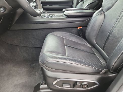 Used 2022 Jeep Wagoneer Series III w/ Flexible Seating Group AWD/4WD image 9