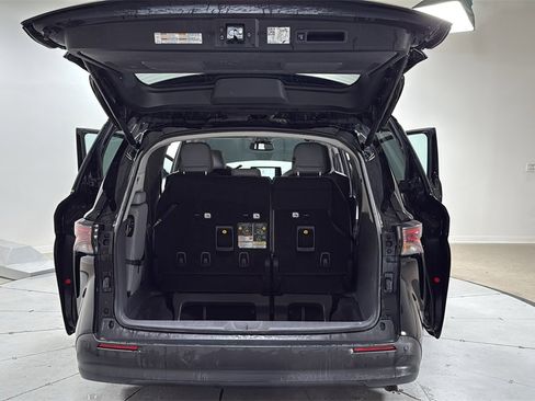 Used 2024 Toyota Sienna XLE image 16