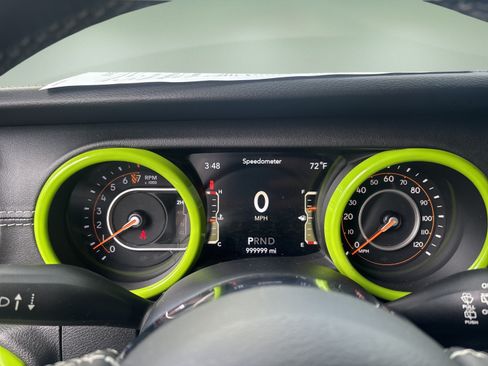 Used 2018 Jeep Wrangler Unlimited Sahara AWD/4WD image 19