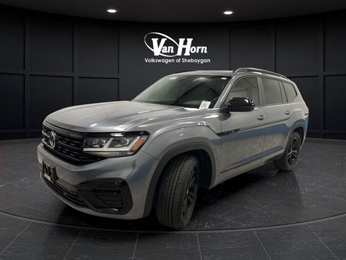 Used 2023 Volkswagen Atlas SEL R-Line AWD/4WD image 3