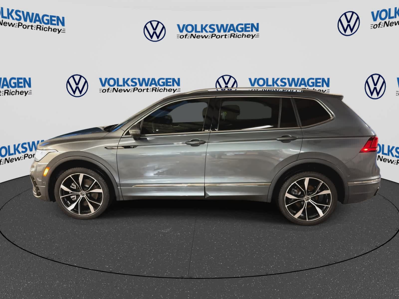 Used 2024 Volkswagen Tiguan SEL R-Line AWD/4WD image 5