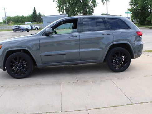 Used 2021 Jeep Grand Cherokee Laredo X AWD/4WD image 4