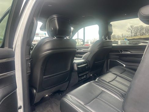 Used 2023 Jeep Wagoneer Series III w/ Preferred Equipment Group RWD image 14