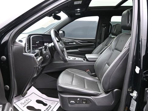 Used 2023 Cadillac Escalade ESV Sport AWD/4WD image 9