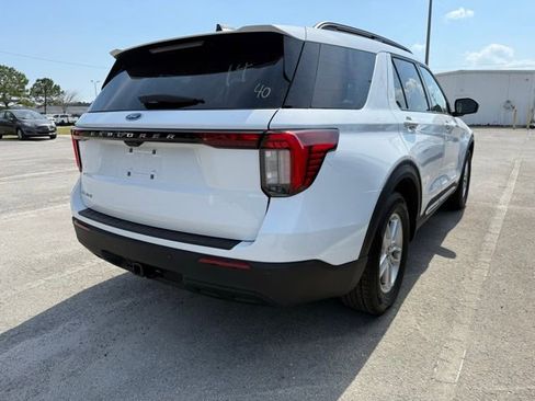 Used 2025 Ford Explorer Active image 3