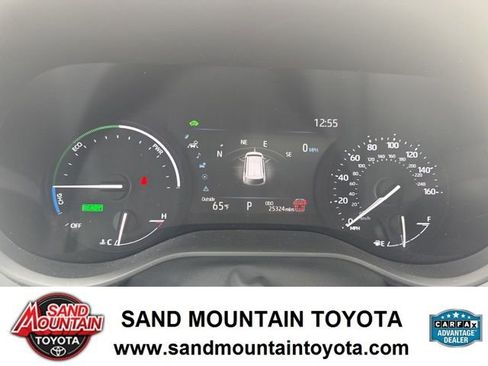 Used 2025 Toyota Sienna XLE image 18