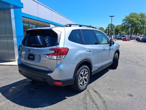 Used 2023 Subaru Forester Premium AWD/4WD image 9