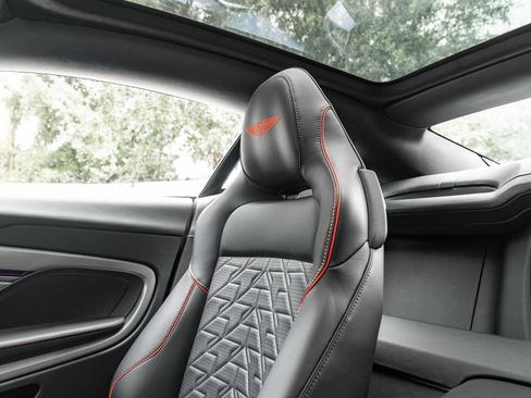 Used 2025 Aston Martin Vanquish RWD image 14