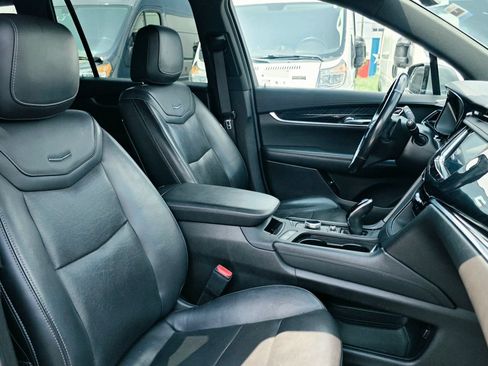 Used 2022 Cadillac XT6 Premium Luxury FWD image 12