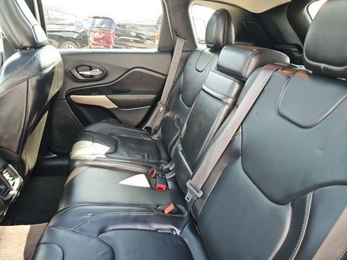 Used 2017 Jeep Cherokee Limited image 24