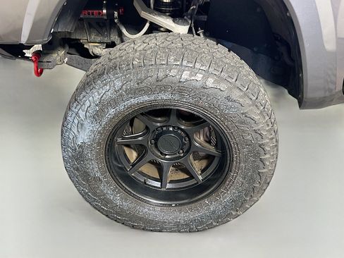 Used 2017 Toyota Tacoma SR5 w/ Tow Package RWD image 11