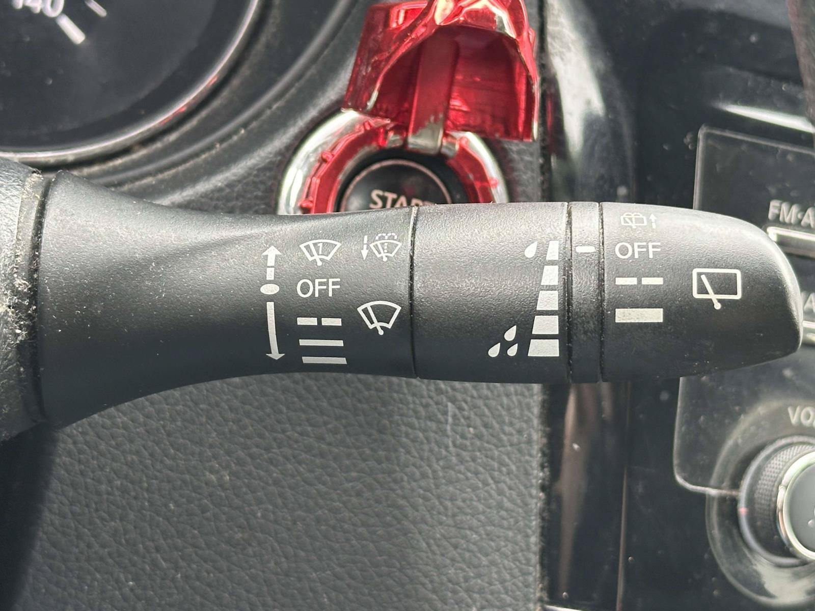 Used 2015 Nissan Rogue SV AWD/4WD image 28
