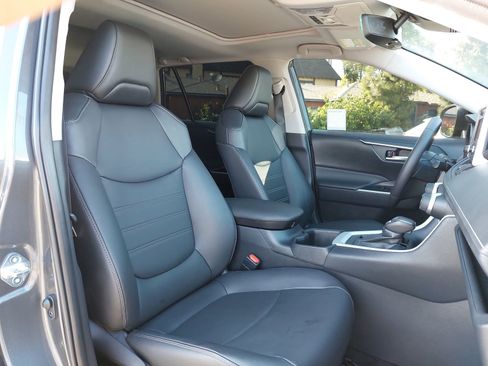 Used 2025 Toyota RAV4 XLE Premium FWD image 10