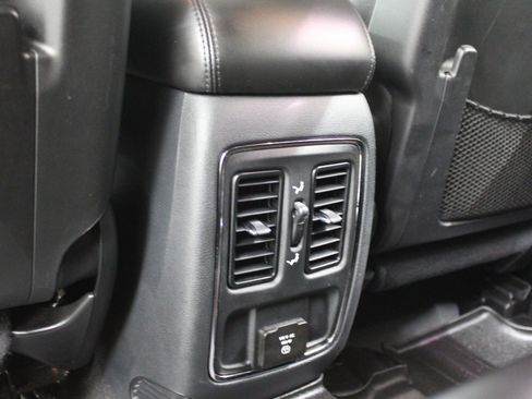Used 2019 Jeep Grand Cherokee Altitude AWD/4WD image 33