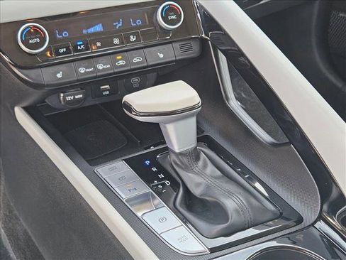 Used 2024 Hyundai Elantra Limited image 19