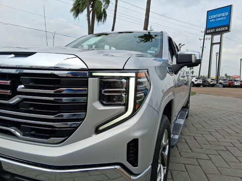 Used 2022 GMC Sierra 1500 SLT AWD/4WD image 3