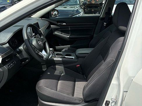 Used 2025 Nissan Altima 2.5 SV FWD image 6
