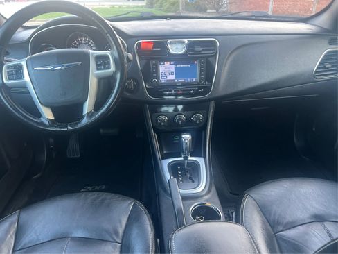 Used 2011 Chrysler 200 Limited image 28