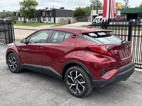 Used 2018 Toyota C-HR XLE FWD image 3