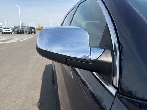 Used 2017 Chevrolet Equinox Premier w/ Enhanced Convenience Package image 5