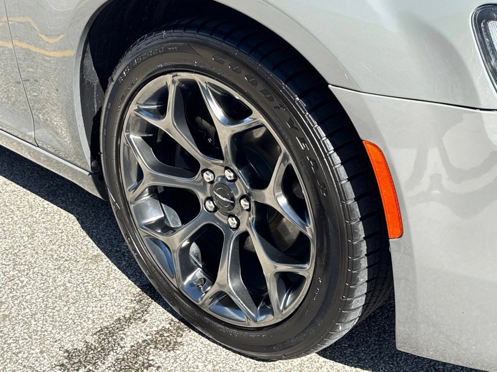 Used 2018 Chrysler 300 S RWD image 14