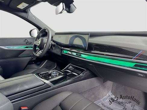 Used 2024 BMW 760i xDrive w/ Luxury Rear Seating Package image 37
