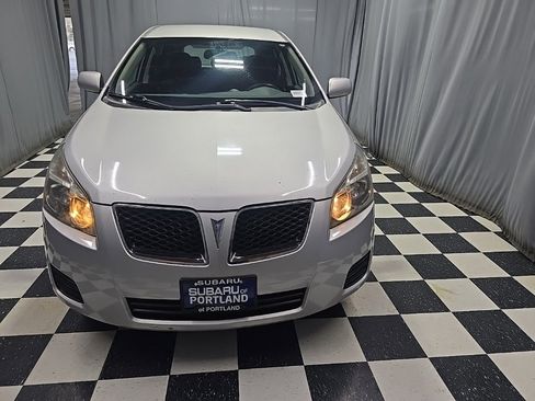 Used 2009 Pontiac Vibe Base w/ Preferred Package image 2