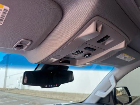 Used 2015 Cadillac Escalade Luxury image 37